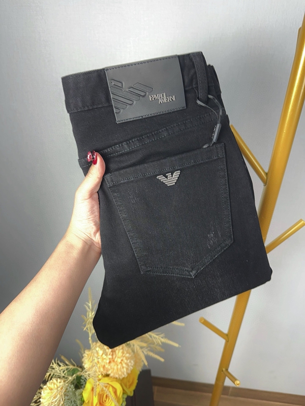 ブランドジーンズ正面デザイン